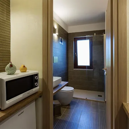 Cucinino, Bagno, Ingresso Indipendente In